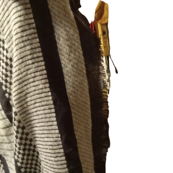 Winter Shaw. Size one size fits all. Like a XL. Dark Blue AND Grey. Very Clean. - Picture 11 of 11